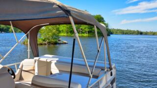 Motorboot op het water
